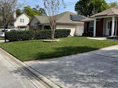 Lawn care service in Jacksonville, 32225