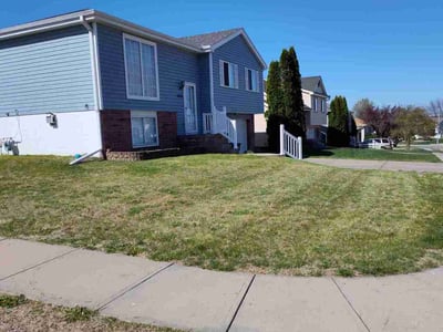 Lawn care service in Omaha, 68164
