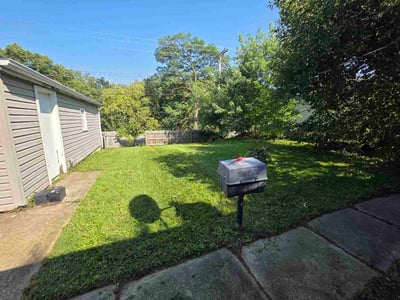 Lawn care service in Springfield, 62702