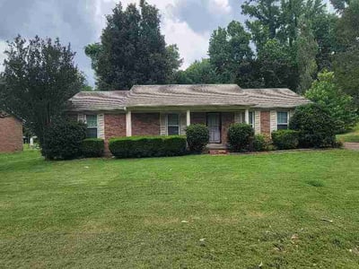 Lawn care service in Jackson, 38305