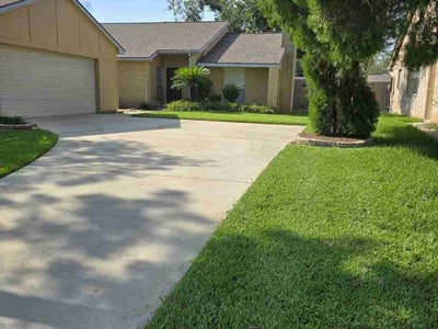 Lawn care service in Sugar Land, 77478