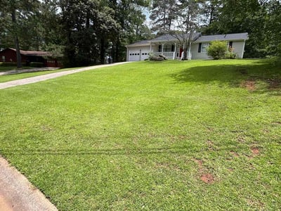 Lawn care service in Stockbridge, 30281