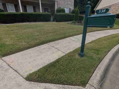 Lawn care service in Chelsea, 35043