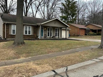 Lawn care service in St. Louis, 63138