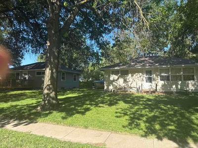 Lawn care service in Lincoln, 68507
