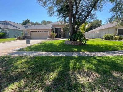 Lawn care service in Riverview, 33569