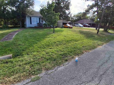 Lawn care service in Bryan, 77803