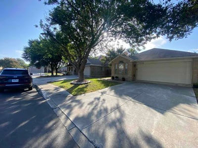 Lawn care service in San Antonio, 78217