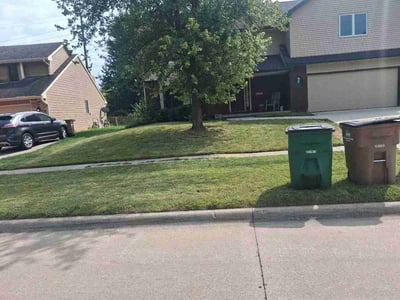 Lawn care service in West Des Moines, 50265
