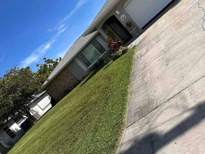 Lawn care service in Venice, 34293