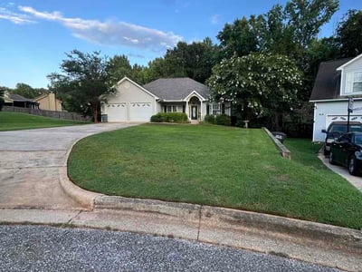 Lawn care service in Opelika, 36801