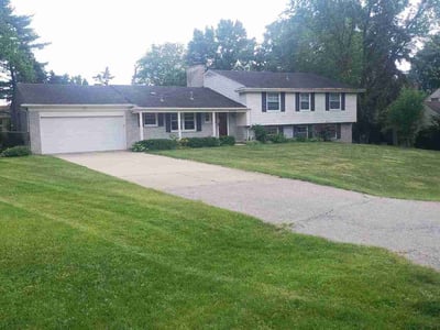 Lawn care service in Bloomfield Hills, 48304
