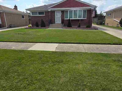 Lawn care service in Schiller Park, 60176
