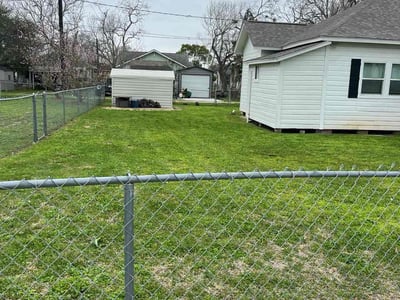 Lawn care service in Freeport, 77541
