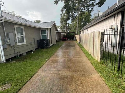 Lawn care service in Houston, 77051