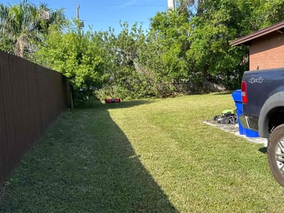 Lawn care service in Fort Myers, 33905