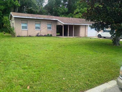 Lawn care service in Sanford, 32773