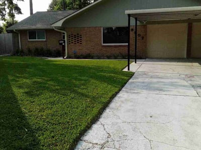 Lawn care service in Houston, 77080