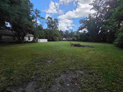 Lawn care service in Jacksonville, 32216