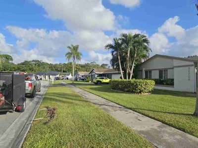 Lawn care service in Boca Raton, 33433