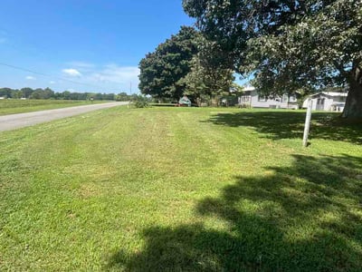 Lawn care service in Athens, 35611