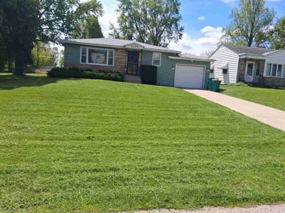 Lawn care service in Rockford, 61101
