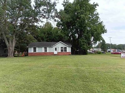 Lawn care service in Clarksville, 37042