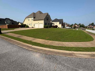 Lawn care service in Fort Mitchell, 36856