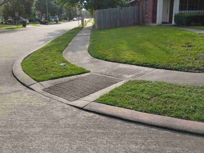 Lawn care service in Sugar Land, 77498