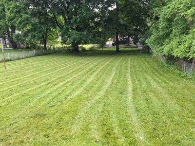 Lawn care service in Syracuse, 13207