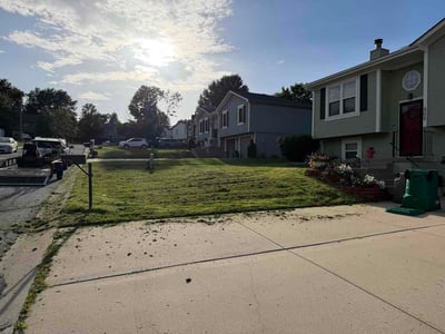 Lawn care service in Blue Springs, 64014