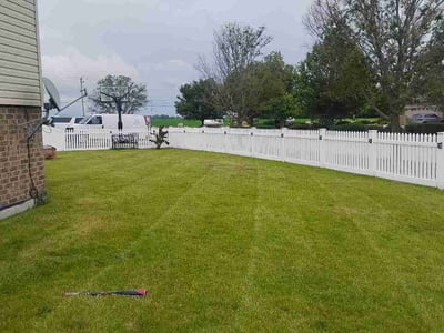 Lawn care service in Manhattan, 60442