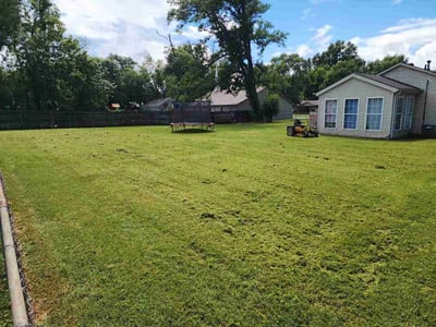 Lawn care service in Louisville, 40258