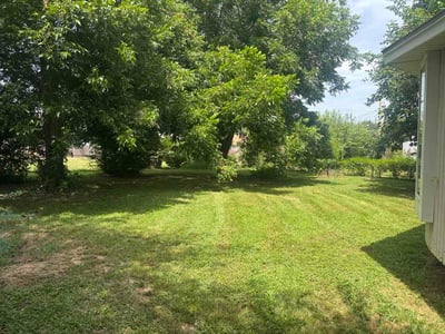 Lawn care service in Tulsa, 74127