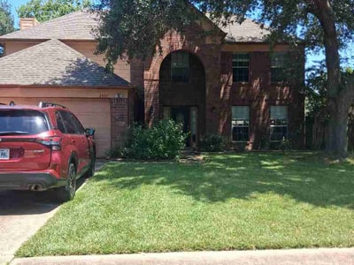 Lawn care service in Pearland, 77584
