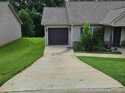 Lawn care service in Spartanburg, 29303