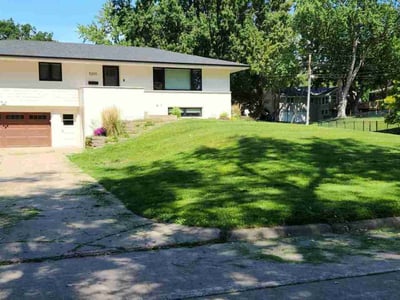 Lawn care service in Minneapolis, 55439