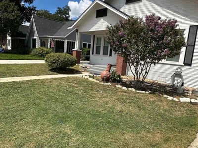 Lawn care service in San Antonio, 78201