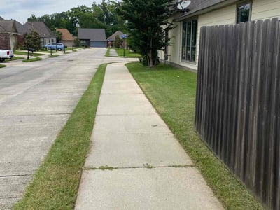 Lawn care service in Baton Rouge, 70817