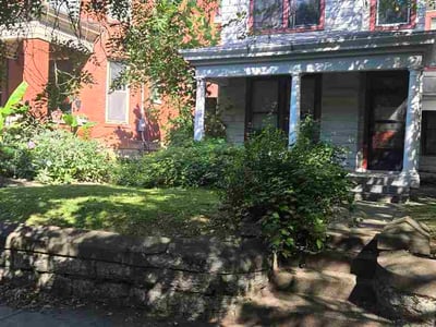 Lawn care service in Louisville, 40204
