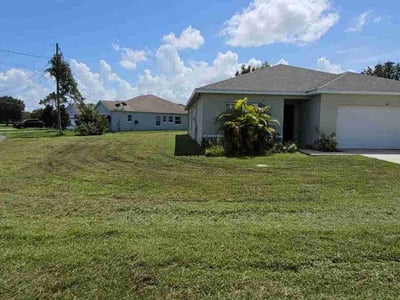 Lawn care service in Kissimmee, 34758