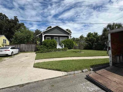 Lawn care service in Tampa, 33603