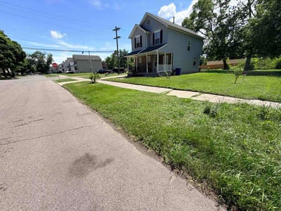 Lawn care service in Detroit, 48214