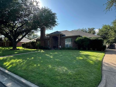 Lawn care service in Waco, 76712