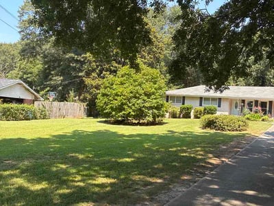 Lawn care service in Riverdale, 30296