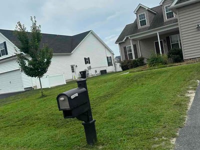 Lawn care service in Felton, 19943