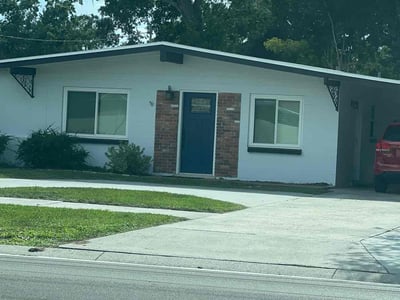 Lawn care service in Tampa, 33613