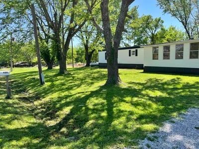 Lawn care service in Webb City, 64870