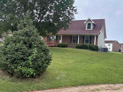 Lawn care service in Clarksville, 37042