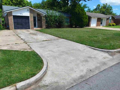 Lawn care service in Oklahoma City, 73135